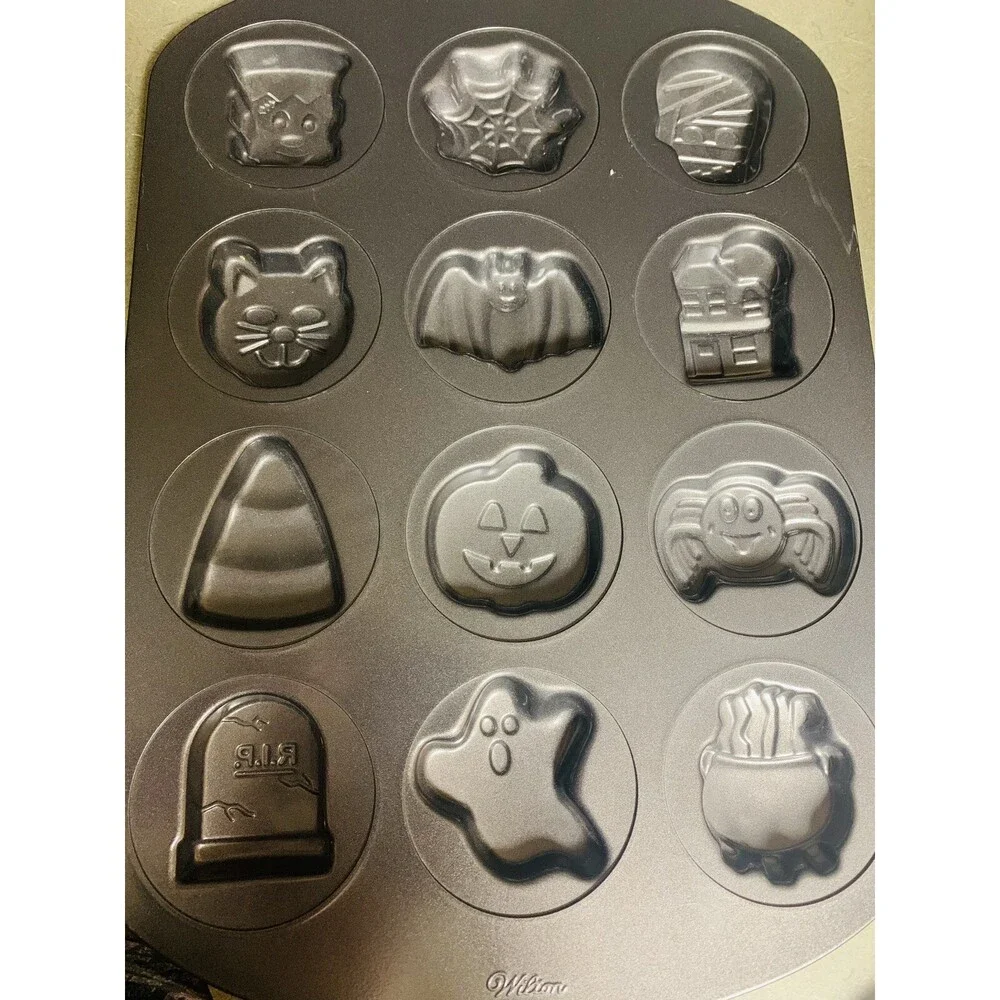 Halloween Cookie Pan/ Candy Mold  Wilton 12 Different Molds In Pan